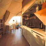 Romantic Dome - Private Hot Tube, Sauna & View Wapnica (West Pomeranian)