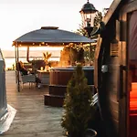 Romantic Dome - Private Hot Tube, Sauna & View