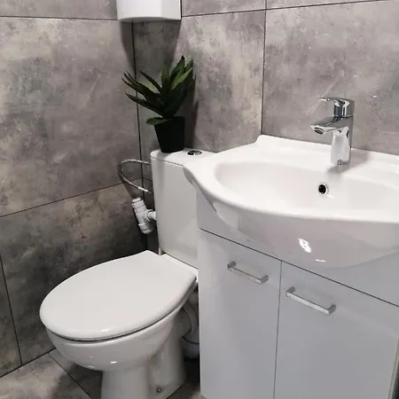 Campo de lujo Waterfront Glamping - Private Hot Tube, Sauna & Sunset View Wapnica (West Pomeranian)