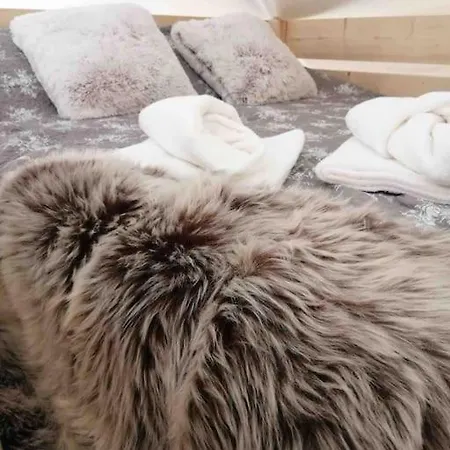 Waterfront Glamping - Private Hot Tube, Sauna & Sunset View Wapnica (West Pomeranian)