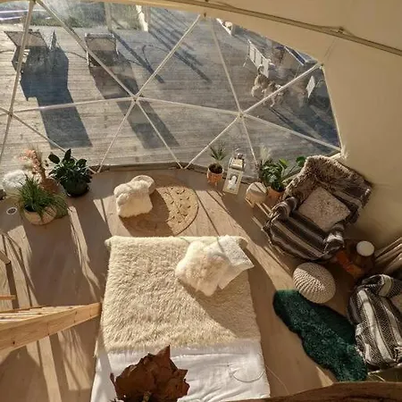 Campo de lujo Waterfront Glamping - Private Hot Tube, Sauna & Sunset View Wapnica (West Pomeranian)