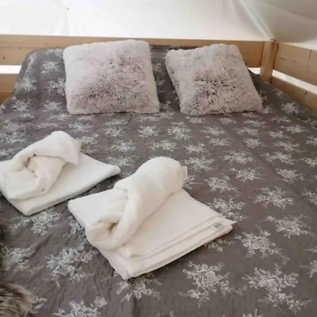 Waterfront Glamping - Private Hot Tube, Sauna & Sunset View Wapnica (West Pomeranian)