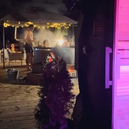 Waterfront Glamping - Private Hot Tube, Sauna & Sunset View Lyxtält *