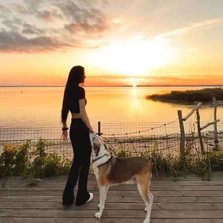 Lyxtält Waterfront Glamping - Private Hot Tube, Sauna & Sunset View *