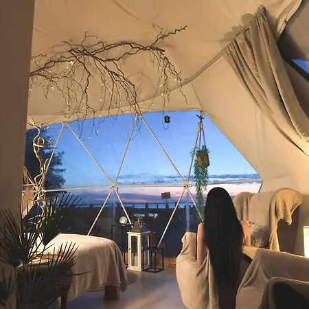 Waterfront Glamping - Private Hot Tube, Sauna & Sunset View Wapnica (West Pomeranian)