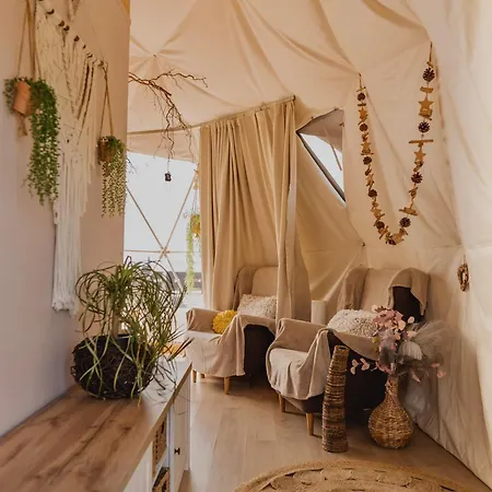 Campo de lujo Romantic Dome - Private Hot Tube, Sauna & View *