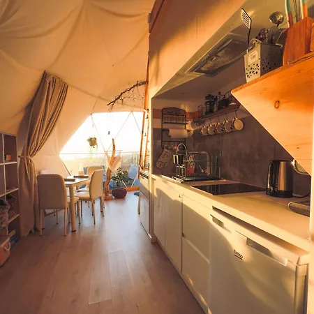 Waterfront Glamping - Private Hot Tube, Sauna & Sunset View Wapnica (West Pomeranian)