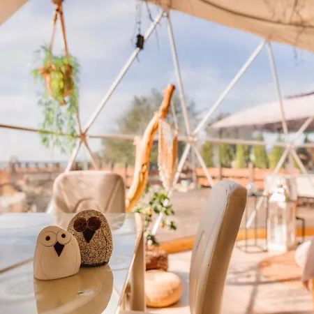 Waterfront Glamping - Private Hot Tube, Sauna & Sunset View Lyxtält Wapnica (West Pomeranian)