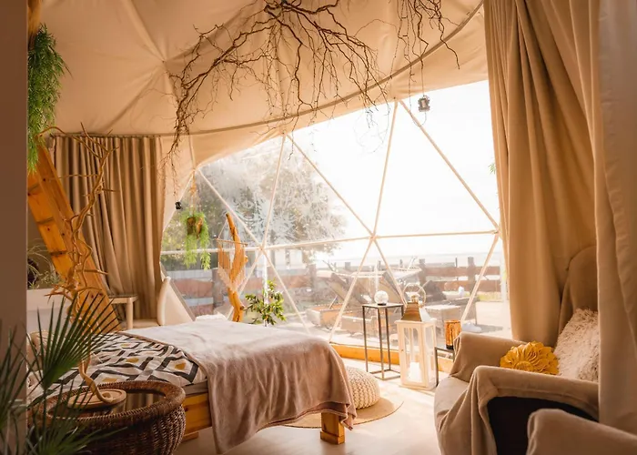 Campo de lujo Romantic Dome - Private Hot Tube, Sauna & View