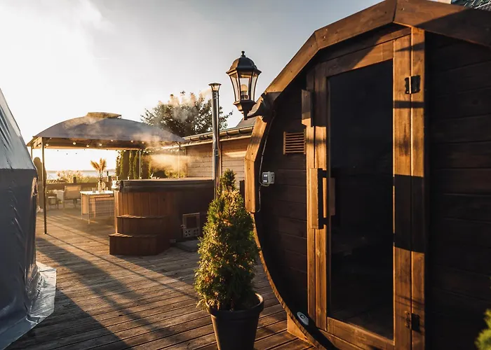 Romantic Dome - Private Hot Tube, Sauna & View Campo de lujo Wapnica (West Pomeranian)