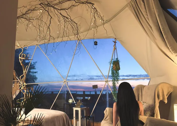 Romantic Dome - Private Hot Tube, Sauna & View Wapnica (West Pomeranian)