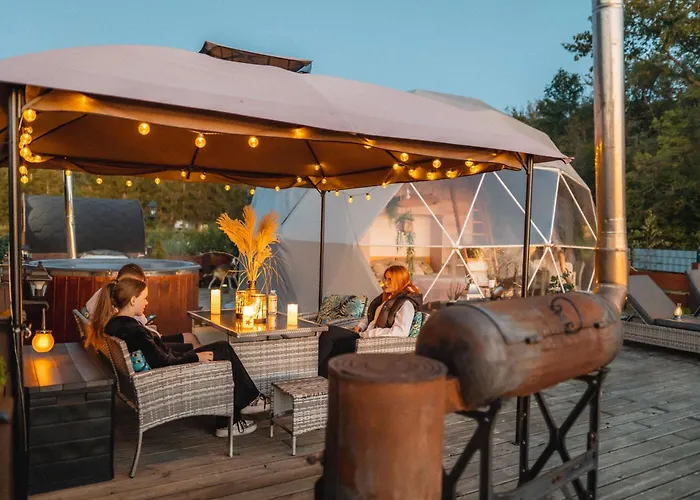 Campo de lujo Romantic Dome - Private Hot Tube, Sauna & View