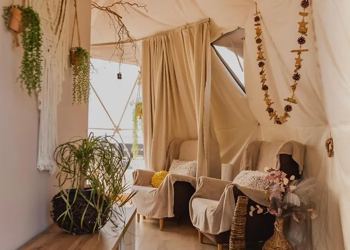 Glamping Romantic Dome - Private Hot Tube, Sauna & View *