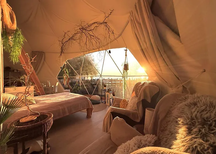 Romantic Dome - Private Hot Tube, Sauna & View Glamping Wapnica (West Pomeranian)