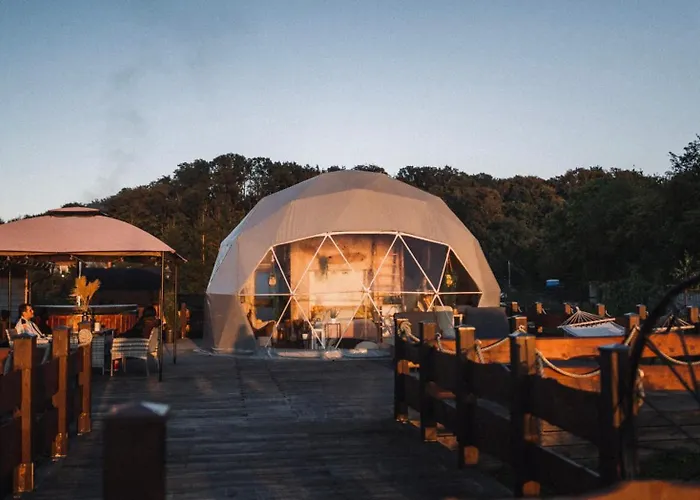 Romantic Dome - Private Hot Tube, Sauna & View Campo de lujo Wapnica (West Pomeranian)