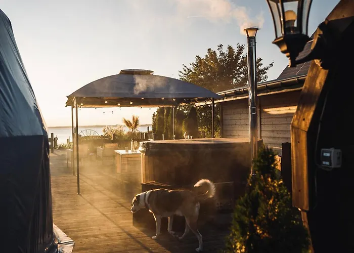 Glamping Romantic Dome - Private Hot Tube, Sauna & View Wapnica (West Pomeranian)