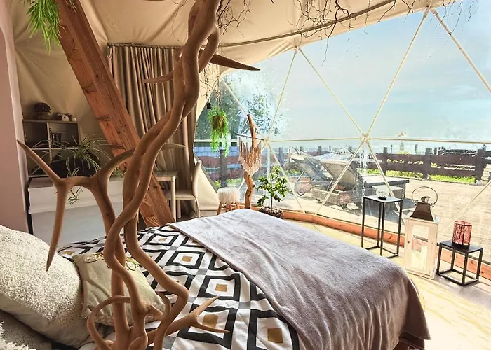 Romantic Dome - Private Hot Tube, Sauna & View Glamping