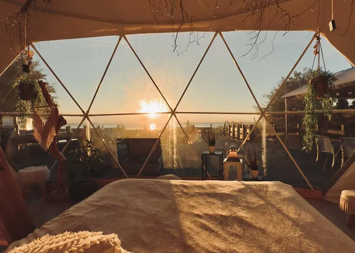 Campo de lujo Romantic Dome - Private Hot Tube, Sauna & View